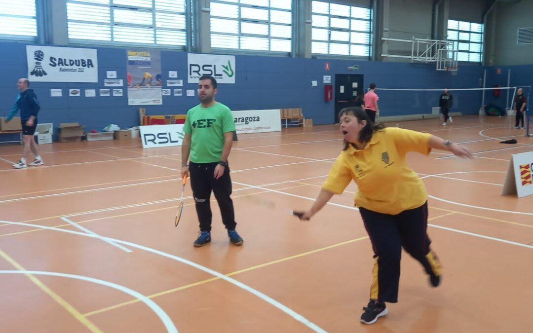 Gran mañana deportiva en el trofeo aragonés de bádminton adaptado.