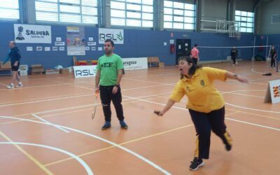 Gran mañana deportiva en el trofeo aragonés de bádminton adaptado.
